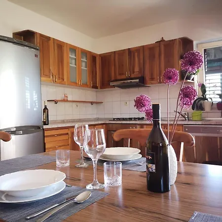Apartment La